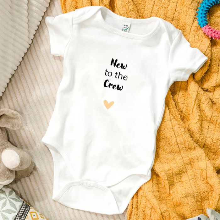 Personalisierbarer Baby Body mit Spruch und Herz