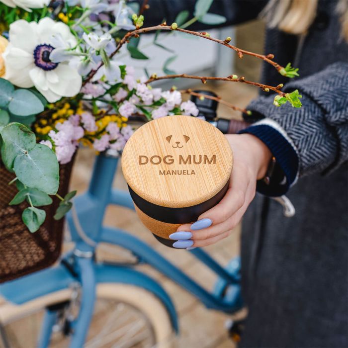 Personalisierbarer Kaffeebecher mit Symbol und Text